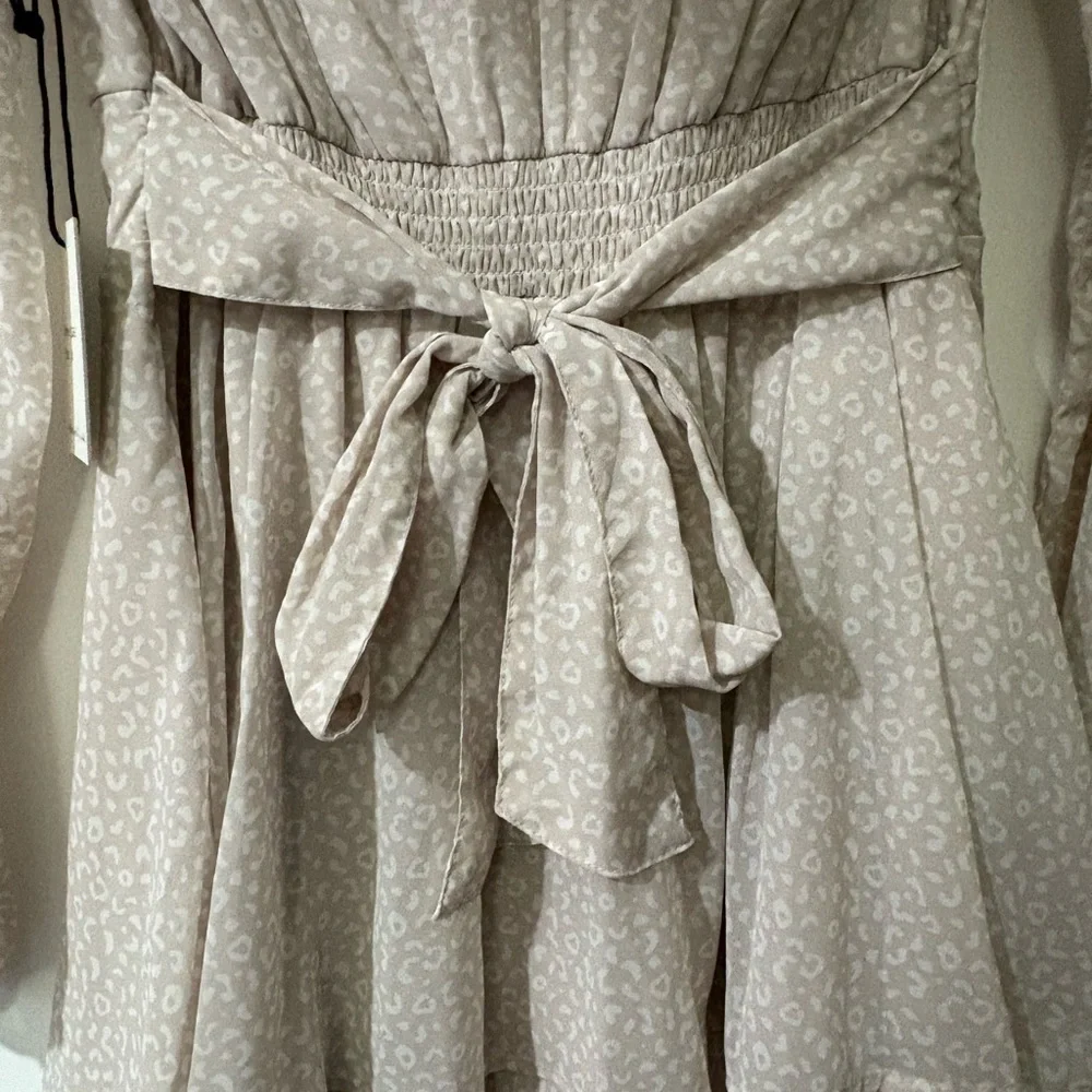 Chic Beige Long Sleeve Dress - Picture 5 of 7